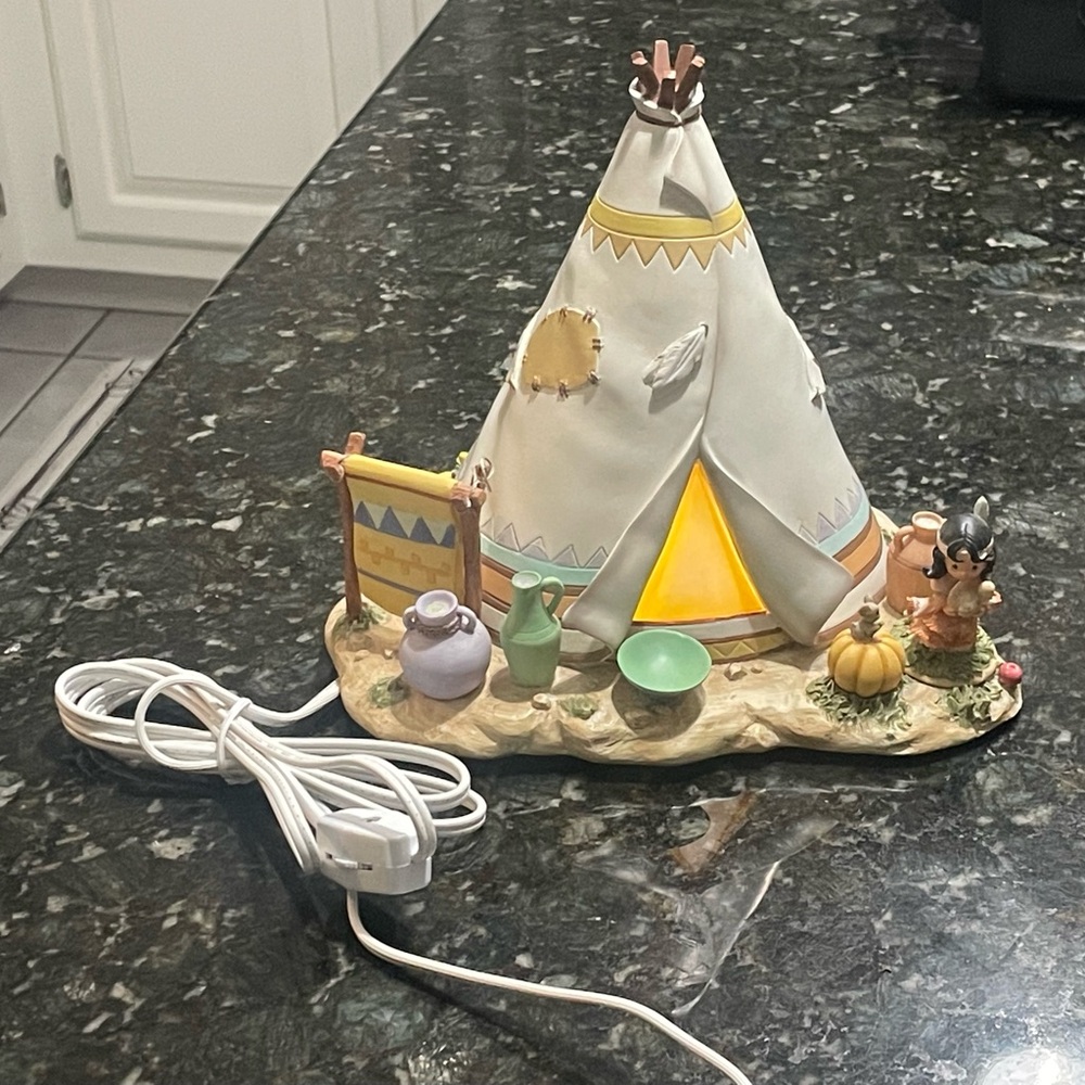 Rare 2006 Prescious moments” joyful are we teepee” lamp